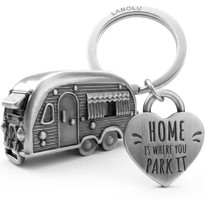 Produktbild von LANOLU Schlüsselanhänger Wohnwagen Geschenk, Wohnmobil Geschenk für das Camping und für Camper, 3D Anhänger- Wohnwagen Zubehör Metall
