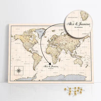 Produktbild von framed concept Personalisierte Weltkarte mit Pinnnadeln Handgefertigte Wanddekoration mit 50 goldenen Pins Einzigartige Geschenkidee