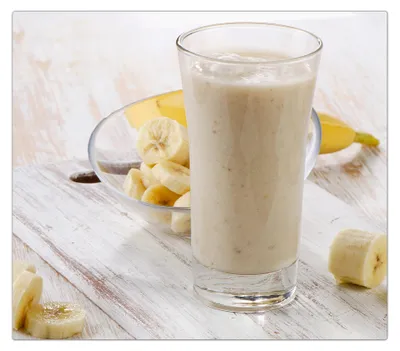 Produktbild von Spritzschutz Herdabdeckplatte Schneidebrett aus Glas Bananensmoothie 1-Teilig (60x52cm)