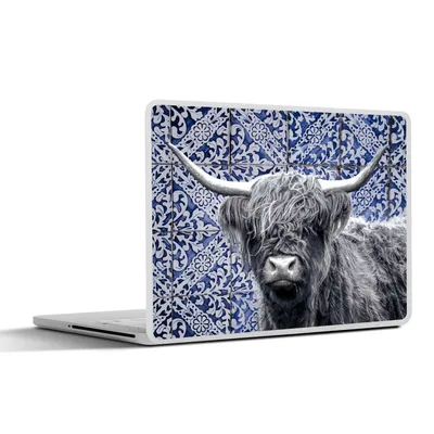 Produktbild von MuchoWow® Laptop Aufkleber Sticker Cover Delfter Blau - Schottischer Highlander - Schwarz - Weiß 25x18 cm - Laptop-Deko