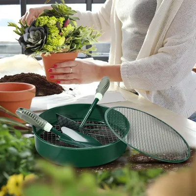 Produktbild von 4-in-1 Garten-Sieb Erde große Sieb wetterfest, mit 4 austauschbaren Siebeinsätzen Ø 3, 6, 9 und 12 mm + 2-teiliges Gartenwerkzeugset für Erde, Steine, Kompost, Sand usw.