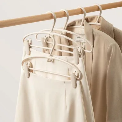 Obrázok produktu pre Uniqoos® 5-dielna sada multifunkčných vešiakov na oblečenie s robustnými svorkami a protišmykovou povrchovou úpravou, šetrná k priestoru, vhodná na nohavice, sukne a topy