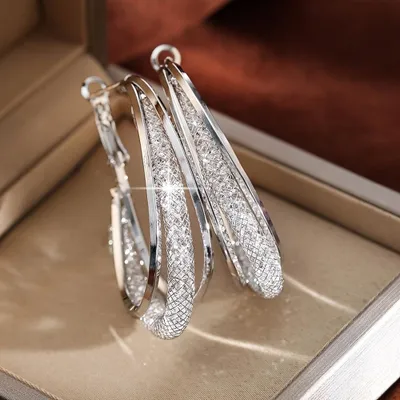 Produktbild von Creolen Ohrringe Damen Silberfarben – Gedrehte Glanz Creolen mit Struktur, Elegante Hoop Ohrringe, Modeschmuck für Alltag, Party & Geschenk, J0745
