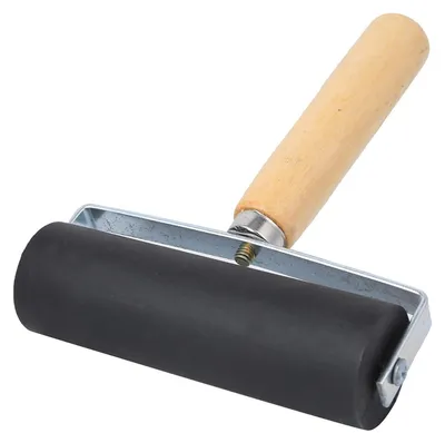Immagine prodotto di Rullo in gomma con manico in legno removibile - nero