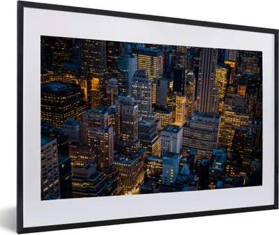 Produktbild von MuchoWow® Gerahmtes Poster New York - Manhattan - Nacht 60x40 cm - Poster mit Schwarzem Bilderrahmen Wandposter Rahmen Foto Bilder - Schlafzimmer - Plakat in Rahmen - Drucken