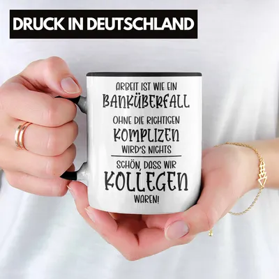 Produktbild von trendation Kaffeetasse Schwarz, Abschiedsgeschenk für Kollegen zum Jobwechsel, Spülmaschinen- & Mikrowellengeeignet, beidseitig bedruckt, Humorvoll, hochwertig mit Spruch: Arbeit ist wie ein Banküberfall schön dass wir Kollegen waren