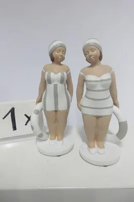 Image de Gilde Figur, "Baigneuse", "Becky", résine synthétique, gris, blanc, L. 9 cm, l. 8 cm, H. 20,5 cm. 89415. 4063387894156. Lot de 2 pièces (assorties)