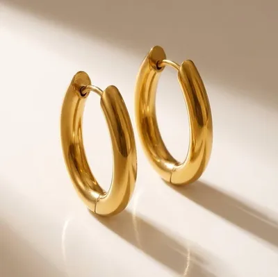 Produktbild von Lundholm Creolen Damen Vergoldet Sifra – Edelstahl Gold Plattiert – Breite Hoops 2,3 cm – Hypoallergen  Wasserfest – Skandinavisches Desig