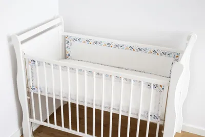 Produktbild von BLUMEN TÜRKIS Atmungsaktiv 2 TLG. Netzstoff BETTUMRANDUNG Babybett Umrandung Neugeborene Baby Sprossen Bett Schutz für 140x70 cm Babybett 130x30cm