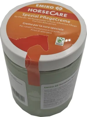 A close-up of a jar of Emiko HorseCare Spezial Pflegecreme.