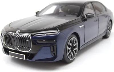 Zdjęcie produktu dla Minichamps 110023701 BMW i7 M70 (G70) 2024 niebieski czarny metalik 1:18
