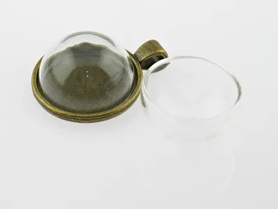 Produktbild von Vintageparts Hohlperlen Halbkugel Glas klar 25 mm, 2 Stück