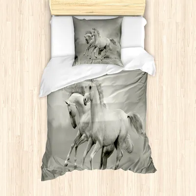Produktbild von ABAKUHAUS Pferde Mantele, Pferd Freedom Theme, Milbensicher Allergiker geeignet mit Kissenbezügen, 135 cm x 200 cm - 80 x 80 cm, Weiß und Schwarz