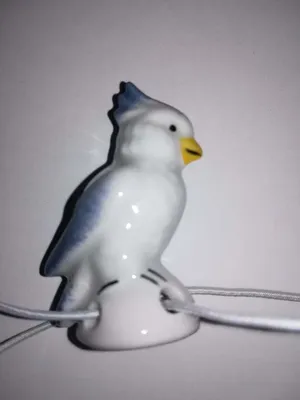 Produktbild von Porzellan Tropfenfänger Kakadu sitzend, blau, für Kaffee- oder Teekannen, Figur Tier