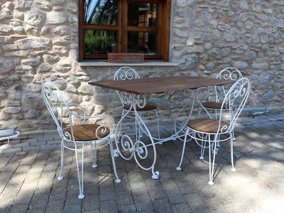 Produktbild von Casa Padrino Jugendstil Garten Esstisch Dunkelbraun / Weiß 140 x 80 x H. 76 cm - Nostalgischer Schmiedeeisen Gartentisch mit Massivholz Tischplatte - Nostalgische Jugendstil Garten Möbel