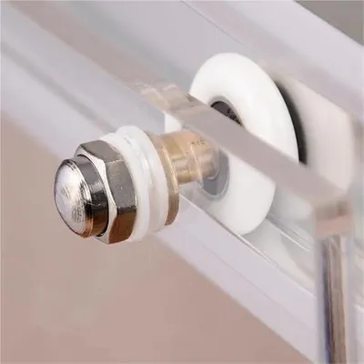 Produktbild von Glastürrolle für das Badezimmer, robuste Ausführung, geeignet für Duschräume und Kabinen