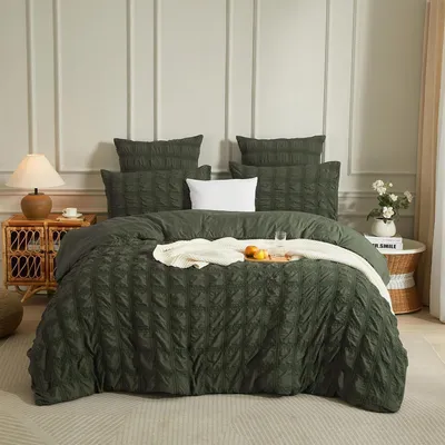 Obrázok produktu pre Bavlnené obliečky s textúrou "seersucker" vzor kocky, olivovo zelená farba, 3-dielna sada: 1 obliečka na prikrývku 220x240 cm, 2 obliečky na vankúše 80x80 cm, nežehliace, s chladivým efektom