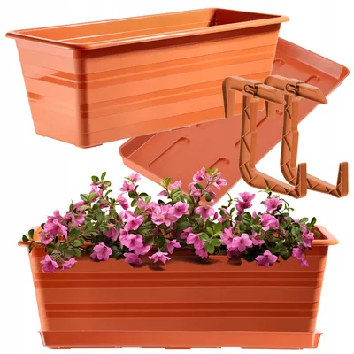 Produktbild von KADAX Blumenkasten mit Untersatz und Balkonkastenhalterung "Cati", aus Kunststoff, Blumentopf für Balkon, 40 cm, Terracotta