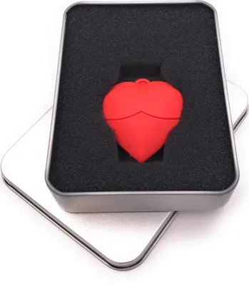 Produktbild von Onwomania Herz in Rot Rubber USB Stick in Alu Geschenkbox 128 GB USB 3.0