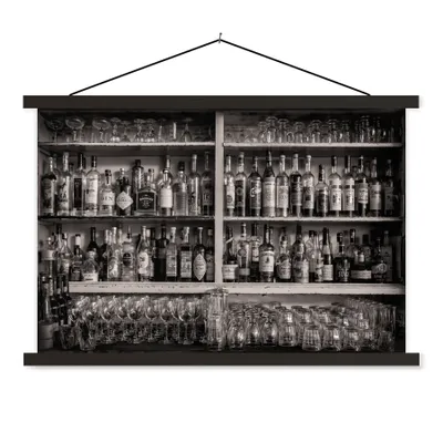 Produktbild von MuchoWow® Textilposter Bar - Alkohol - Spirituosen - Stilleben 90x60 cm mit schwarzem Rahmen - Aufhängungssatz