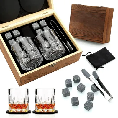 Productafbeelding van Whiskyglazen set met 8 whiskystenen en 2 kristallen glazen, verpakt in een houten doos