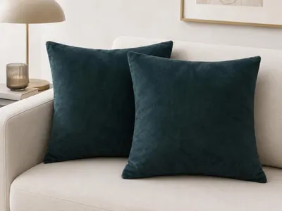 Obrázok produktu pre Sada dvoch dekoratívnych vankúšikov, 45 × 45 cm – Vankúšiky pripravené na použitie (vrátane výplne) – Hladký zamat v odtieni modrozelenej farby – Dekoratívne