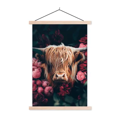 Produktbild von MuchoWow® Textilposter Kuh - Schottischer Highlander - Blumen - Botanisch 120x180 cm mit holzfarbenen Rahmen - Textil-Plakat