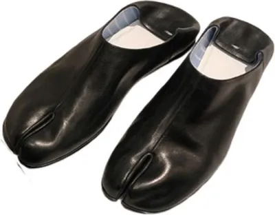 Produktbild von INF Bequeme Tabi-Schuhe - Polyurethan und Mikrofaser-Ballerinas für Freizeit, 2er-Set Schwarz 38