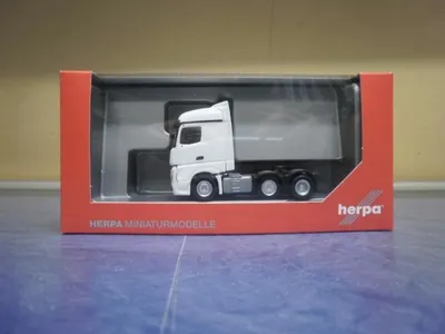 Produktbild von Herpa LKW MB Actros 11 Streamspace SZM 6x2 weiß 305174-003