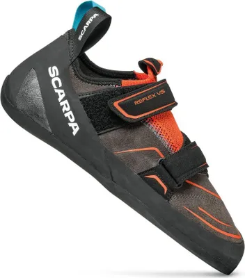 Kletterschuh "Reflex VS" von Scarpa in Schwarz mit orangefarbenen Akzenten und Klettverschluss.