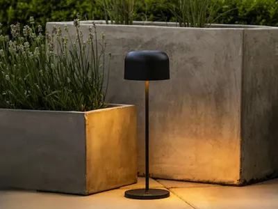 Produktbild von Konstsmide LED Tischleuchte Lille | schwarz | Indoor/Outdoor | Kabellos | 11 x 11 x 36 cm | 7834-750
