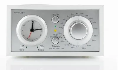 Produktbild von Wecker mit Bluetooth und USB - Silber/Weiß
