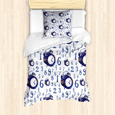 Produktbild von ABAKUHAUS Uhr Mantele, caligraphic Zahlen, Milbensicher Allergiker geeignet mit Kissenbezügen, 135 cm x 200 cm - 80 x 80 cm, Blau und weiß