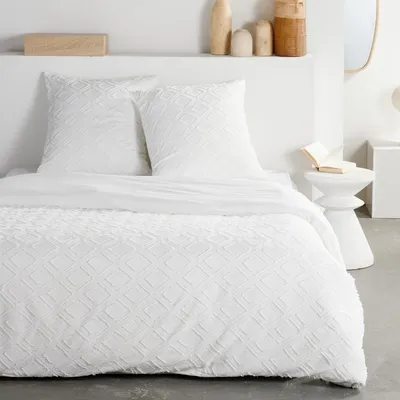 Image de Parure de lit TODAY Essential, aspect matelassé, blanche – drap housse 220 x 240 cm + 2 taies d'oreiller 63 x 63 cm, 100 % polyester