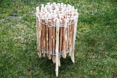 Produktbild von SEVICO 5m Staketenzaun 35cm x 5m mit Lattenabstand 3-4cm mit Pflock Zaunlatte Gartenzaun aus Haselnuss Natur STAHLKRAMPEN GRATIS V37 3-4