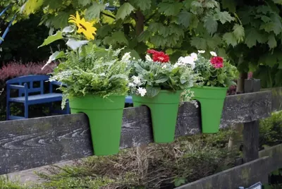 Produktbild von KHW Blumenkasten Flowerclip aus hochwertigem Kunststoff - 3er Set; stabil, UV-/wetterbeständig. Maße 27 cm x 27 cm x H 27,5 cm; Farbe: Grün.