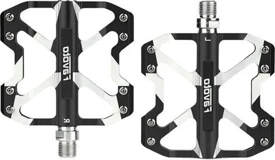 Productafbeelding van Famanu fiets pedalen van aluminiumlegering met antislip oppervlak - universeel voor mountainbikes, met een schroefdraad van 9/16 inch