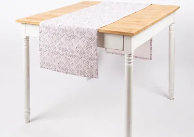 Produktbild von Tischläufer Aquarell Ornamente weiß lila 40x160cm von SCHÖNER LEBEN.