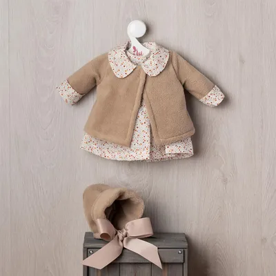 Produktbild von Asi Puppenkleidung - Jacke, Mütze und Kleid mit Kirschmuster - Puppenoutfit