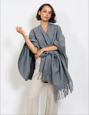 Produktbild von BZNA Strickponcho in Grau - Wolltuch mit Fransen - Poncho  ITALY