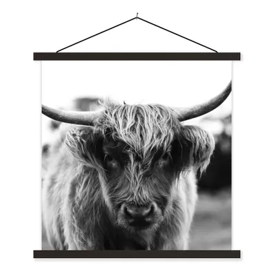 Produktbild von MuchoWow® Textilposter Schottischer Highlander - Kuh - Gras - Tiere - Natur 120x120 cm mit schwarzem Rahmen - Aufhängungsset