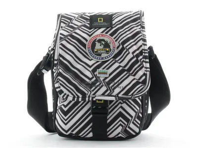 Produktbild von National Geographic Überschlagtasche 74 black white prin