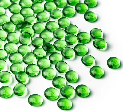 Imagen del producto de Canicas de vidrio planas - 150 unidades, 450 gramos - Para decorar jarrones - Piedras decorativas - Verdes