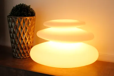 Zdjęcie produktu dla Designerska lampa stołowa Flatstone Lampa dekoracyjna ze zmianą kolorów i pilotem Lampa podłogowa