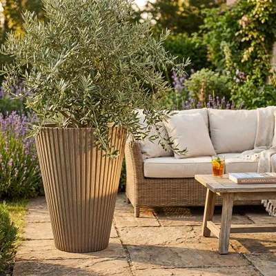 Immagine prodotto di Milani Home - Vaso Per Piante Da Esterno Interno Di Design In Fibra Sintetica Resistente - Taupe