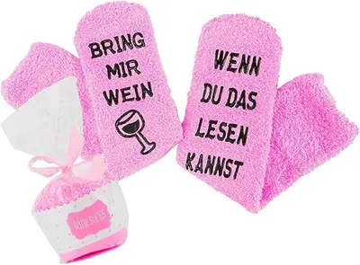 Produktbild von Lustige Weinsocken Damen – Wenn du das lesen kannst bring mir Wein – Rosa Flauschige Anti Rutsch Kuschelsocken mit Spruch als Geschenkidee für Frauen