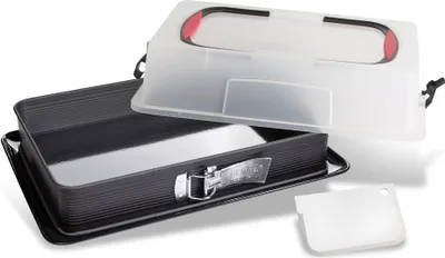Produktbild von Zenker Rechteck-Springform mit Haube DELUXE, Kuchentransportbox mit Emaille-Boden, Backblech mit Deckel (Farbe: Schwarz/Transparent/Rot)