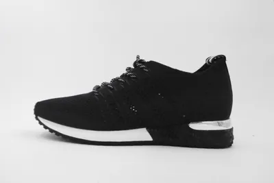Produktbild von Schuh für den Alltag, mit zeitlosem Design und sorgfältiger Verarbeitung, Größe 40