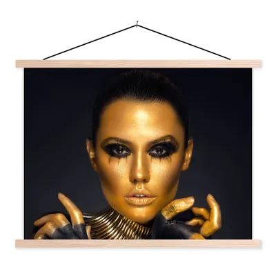 Produktbild von MuchoWow® Textilposter Make-up - Tasche - Gold - Luxus - Frau 120x90 cm mit holzfarbenen Rahmen - Magnetisch