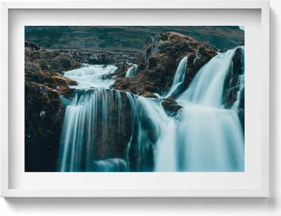 Produktbild von Foto eines Bergwasserfalls– Wandbild mit Rahmen – Gerahmtes Bild  – Wanddekoration – 70x50 cm –  Weiß Rahmen